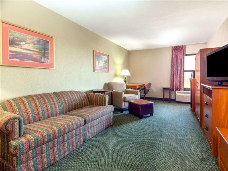 Baymont By Wyndham Amarillo East Hotel Exterior foto